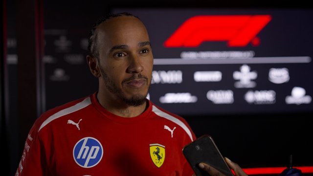 Хэмилтон досрочно завершил FP2 из-за проблемы с Ferrari